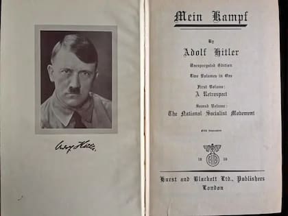 Hurst and Blackett publicaron "Mein Kampf" en 1939.