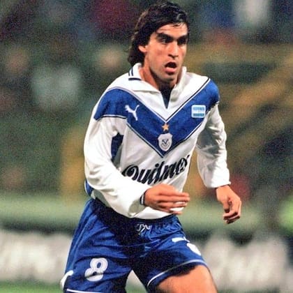 Husaín debutó en Vélez, donde ganó varios títulos