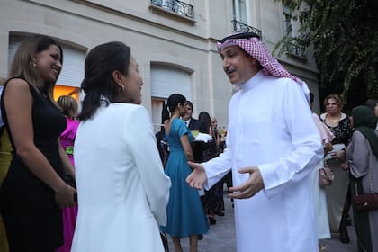 Hussein Mohammad Abdulfatah Alassiri llegó justo para la hora del desfile. El embajador agradeció a las presentes su asistencia a "La moda femenina saudí entre el pasado y el presente", el encuentro organizado por su esposa en su Residencia