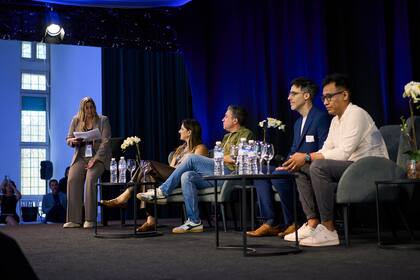 IA DAY: Organizado por el Hub IA y la Cámara de la Industria Argentina del Software (CESSI), el evento congregó a 60 oradores y 40 sponsors