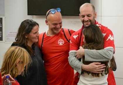 Iair Horn se encuentra con el resto de su familia. Crédito GPO: