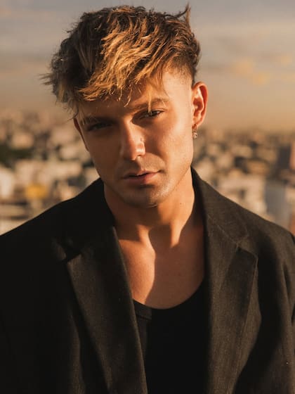 Ian Lucas comenzó a hacer videos cuando tenía 13 años; se convirtió en actor, se lanzó como cantante y hoy acumula millones de seguidores en sus redes (Foto: Instagram @ianlucas / @joseindart)