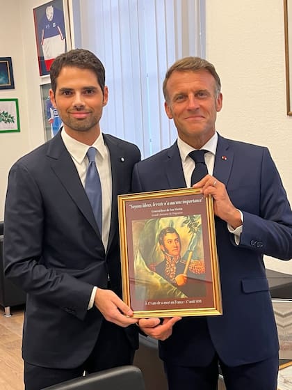Ian Sielecki, embajador argentino en Francia, se reunió con Emmanuel Macron en Francia, para honrar el legado de San Martín en 2025.