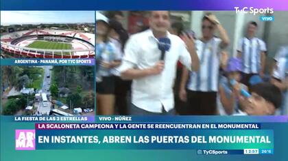 Iban al partido de la selección y se cruzaron con Antonela Roccuzzo en una estación de servicio