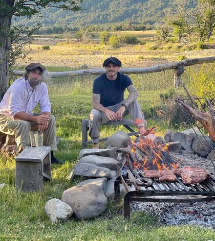 Icardi y von Plessen preparando el asado. Crédito: Instagram