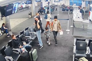 Ice está transportando a migrantes en vuelos comerciales