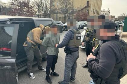 ICE ha reportado 8.768 detenciones y 5.693 deportaciones desde el inicio del plan migratorio
