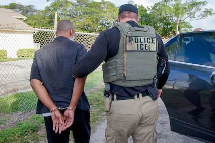 Los funcionarios del ICE pueden realizar deportaciones aceleradas en determinados casos