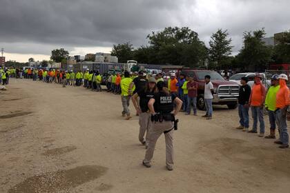ICE pone en marcha la “Operación a gran escala” con agentes federales de diferentes organismos