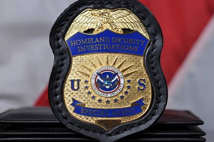 (Archivo) Alrededor de 30 agentes rotativos conforman la seguridad del zar de la frontera, Tom Homan