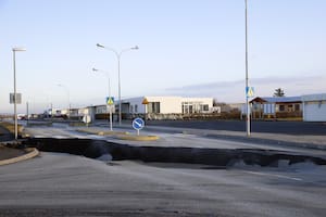 Las imágenes que muestran cómo quedó la ciudad islandesa afectada por múltiples terremotos