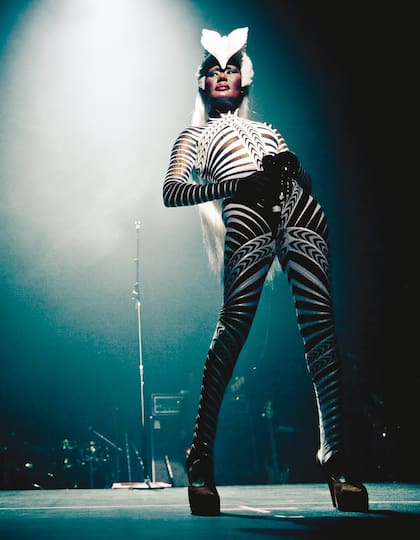 Ícono excéntrico de los años 80, la cantante, actriz y modelo se muestra como nunca en un documental de Sophie Fiennes