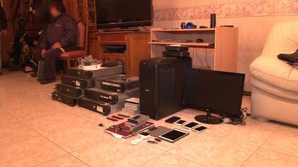 Material informático incautado por el Área de Cibercrimen de la Polícia Metropolitana durante la investigación del ingreso no autorizado a la red de la UADE