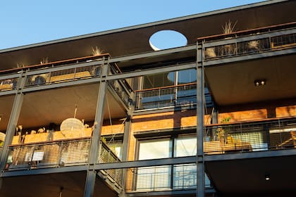Idero proyectó las terrazas y balcones en acero de los edificios de Casa Living