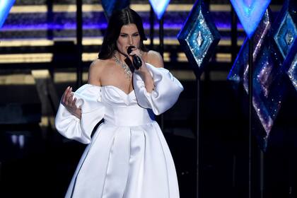 Idina Menzel interpretando el tema de Frozen