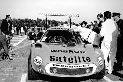 Ídolo del TC.La Liebre III-Chevrolet de Carlos Pairetti en 1969 representando con orgullo a Arrecifes en el Autódromo de Buenos Aires