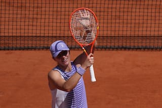 Iga Swiatek gana, pero no da nada por sentado en Roland Garros tras dura temporada en arcilla