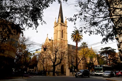 Iglesia Santa Cruz ubicada en Estados Unidos y Urquiza