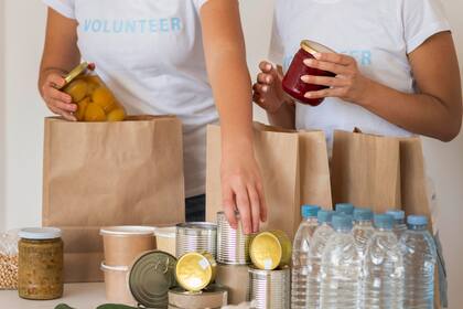 Iglesias, organizaciones sociales y centros comunitarios sostienen la distribución sin costo