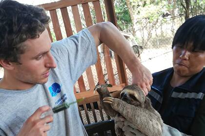Ignacio Peña, de 31 años, fue como voluntario a la Amazonia para ayudar a los animales que escapaban del fuego