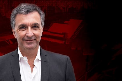 Ignacio Astore, presidente del club, contradijo las afirmaciones de su colega y afirmó que no se les retiró la beca a los chicos