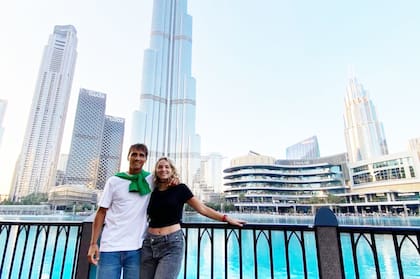 Ignacio junto a su novia, Jose, quien lo visitó en Kuwait.