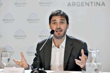 Ignacio Torres durante la conferencia de prensa de los gobernadores de la Patagonia en el Senado de la Nación