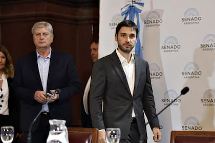 Ignacio Torres durante la conferencia de prensa de los gobernadores de la Patagonia en el Senado de la Nación
