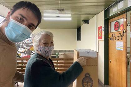 Ignacio Torres votó con su abuela en Chubut