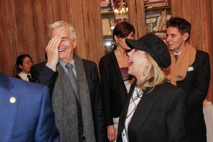 Ignacio Viale del Carril se acercó a saludar su ex, Marcela Tinayre, y a su exsuegra, Mirtha Legrand