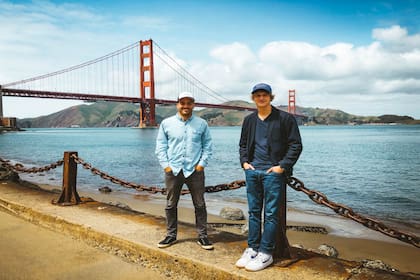 Ignacio Viau y Tomás Bisi, socios y fundadores de Hokali, se conocieron haciendo surf en San Francisco