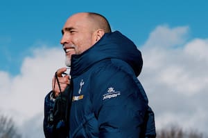 Dirigió la primera práctica en Tottenham tras el despido de Frank y pidió “competir con convicción”