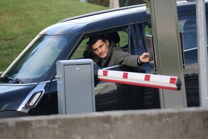 Iker Casillas rumbo al hospital, en donde fue internada la periodista en Madrid