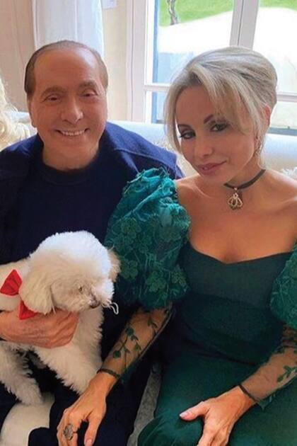 Il Cavaliere junto a su hija Marina.