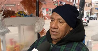 Ilario Gutiérrez Fernández es un vendedor ambulante de La Villita que se vio afectado por la baja clientela tras los operativos del ICE