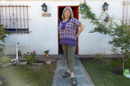 Ilda Borgetto, que vive justo frente a la escuela, vio salir el micro a las 3 de la mañana. "Todos aplaudían porque estaban felices, luego me levanté y vi las noticias, no lo podía creer", cuenta.