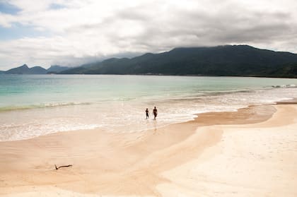 Las playas de Ilha Grande, en Rio de Janeiro, Brasil, carecen de contaminación auditiva y se prestan para la meditación y el relajamiento.