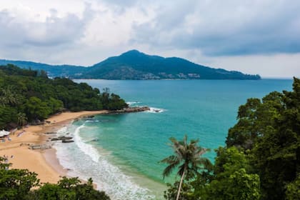 Ilha Grande: aguas turquesas y arena blanca en un entorno natural único