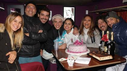 Iliana, rodeada de sus compañeros de Abracadabra