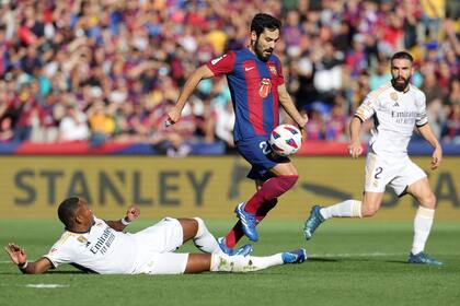Ilkay Gundogan abrió el marcador para Barcelona, pero el que terminó sonriendo fue Real Madrid sobre la hora