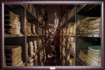 Iluminando el expediente, de Res y Leo Vaca, 2014, Premio Bienal ArtexArte 2015. Se exhibe en BA Photo