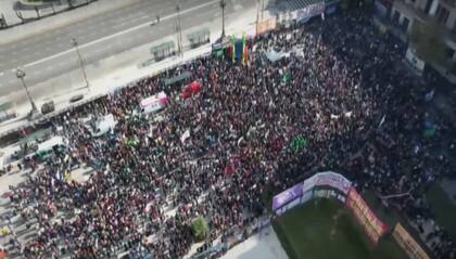 Imagen aérea de a concentración afuera del Congreso.