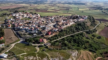 Imagen aérea del pequeños pueblo de Castejón