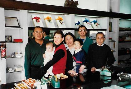 Imagen de 1993. Florencia y Asano, Federico y M. Cristina, Jorge y Daiko