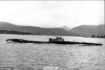 Imagen de archivo muestra el submarino de la Marina Real Británica HMS Trooper en el mar