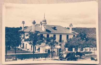 Imagen de época del primer hotel San Leonardo. Estaba a cargo de Palmira Figliosi, y su marido don Ciro.