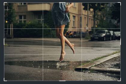 Imagen de la directora de fotografía Irene Cruz donde se ve la cuadrícula que separa en la cámara lo que se verá en un vídeo vertical y horizontal