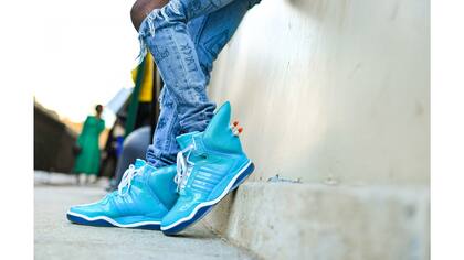 Imagen de las botas de un joven en la entrada de un desfile de la NY Fashion Week, en septiembre de 2017