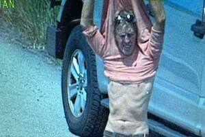 Imagen de las cámaras de seguridad del complejo en la que se ve al sospechoso