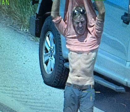 Imagen de las cámaras de seguridad del complejo en la que se ve al sospechoso